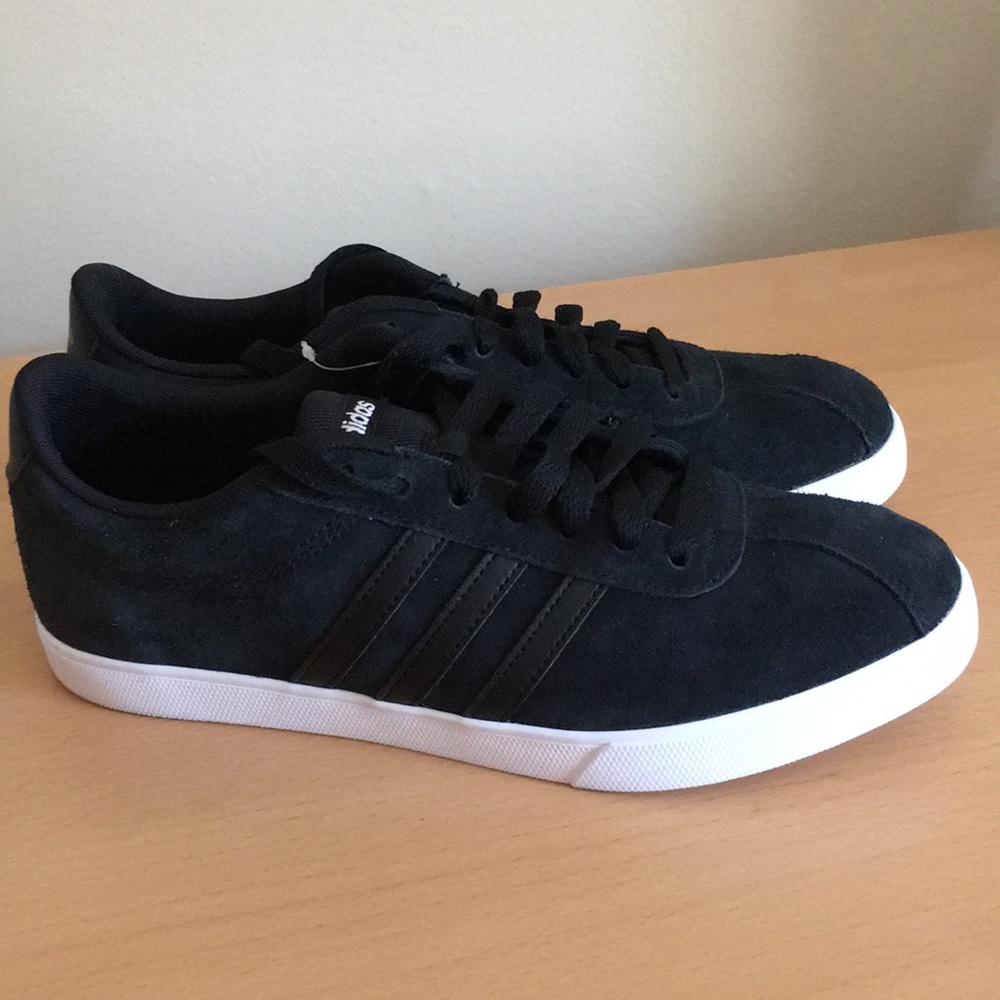 Size 8 women’s black Adidas Neo sneaker